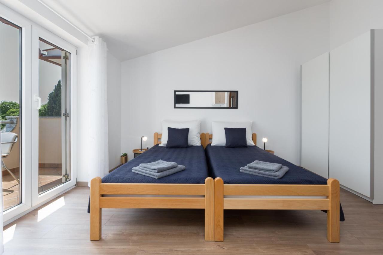 Apartments Emil Пула Екстериор снимка