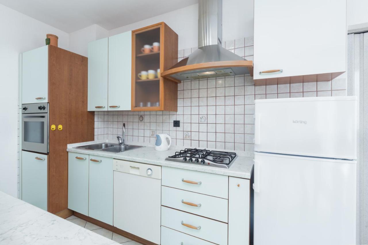 Apartments Emil Пула Екстериор снимка