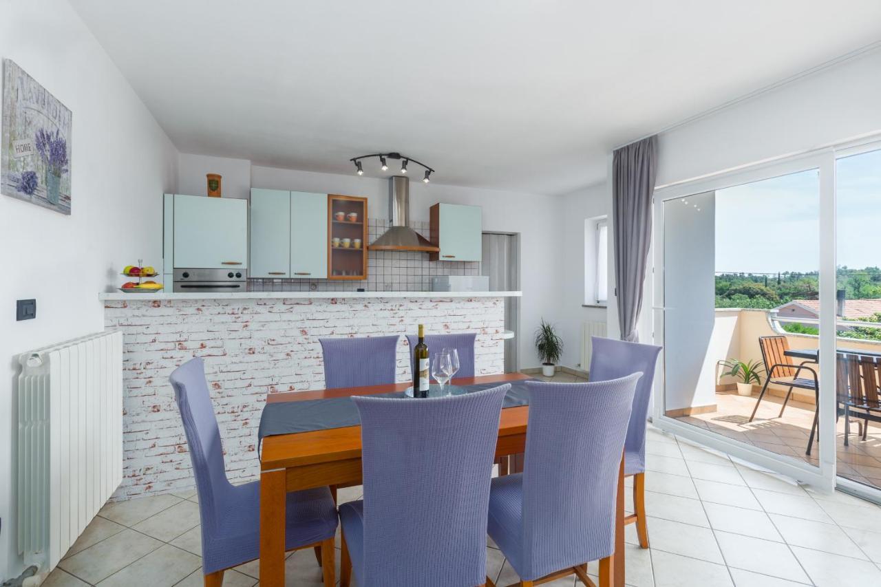 Apartments Emil Пула Екстериор снимка