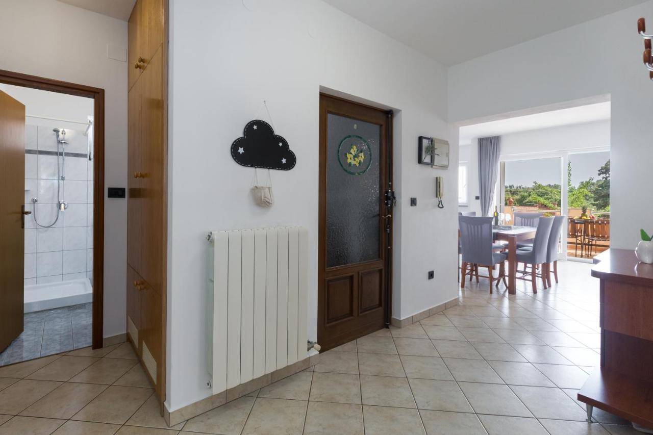 Apartments Emil Пула Екстериор снимка