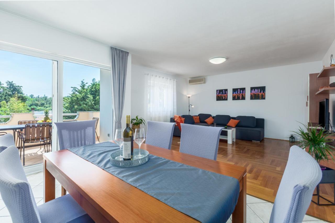 Apartments Emil Пула Екстериор снимка