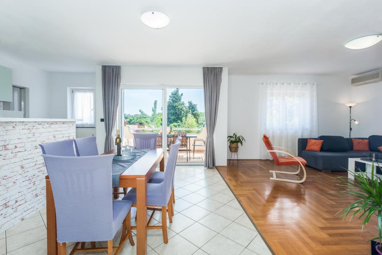 Apartments Emil Пула Екстериор снимка