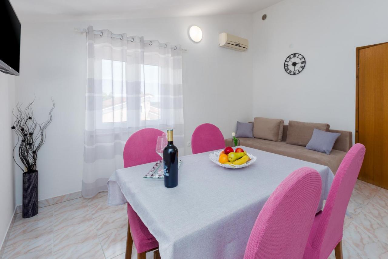Apartments Emil Пула Екстериор снимка