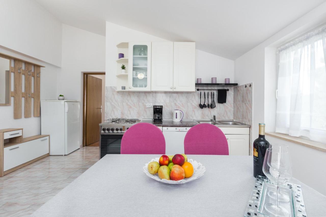Apartments Emil Пула Екстериор снимка