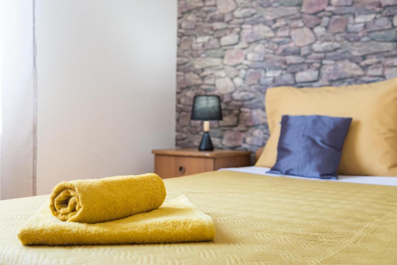 Apartments Emil Пула Екстериор снимка