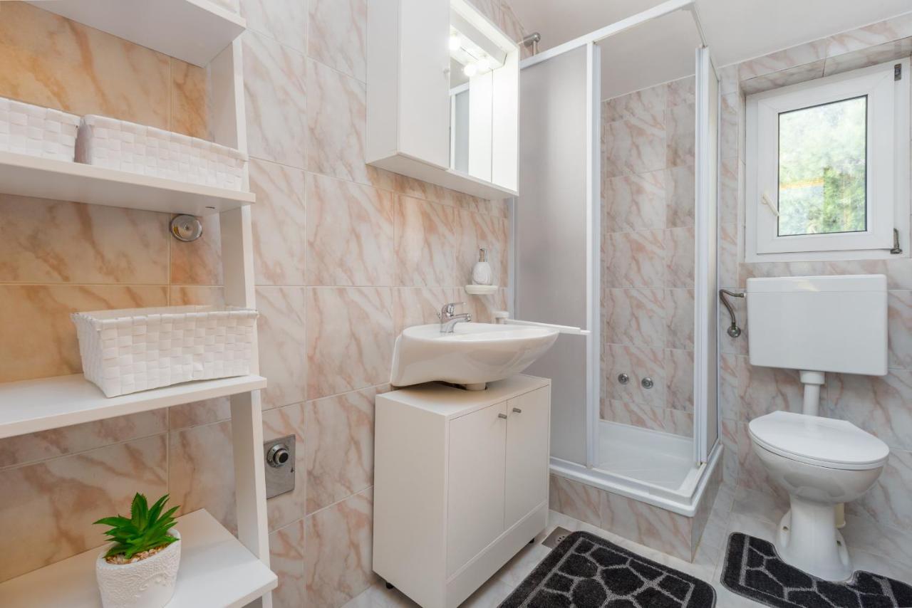 Apartments Emil Пула Екстериор снимка