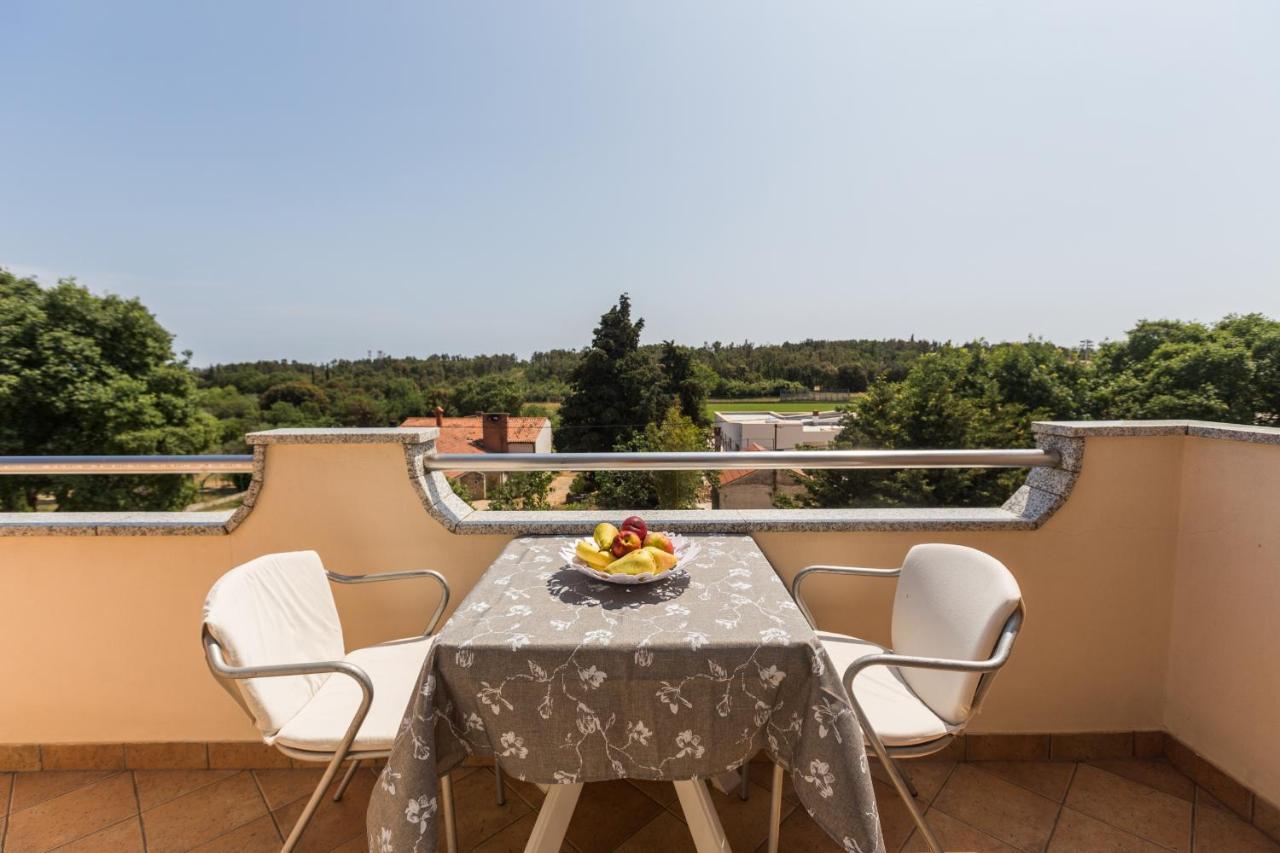 Apartments Emil Пула Екстериор снимка