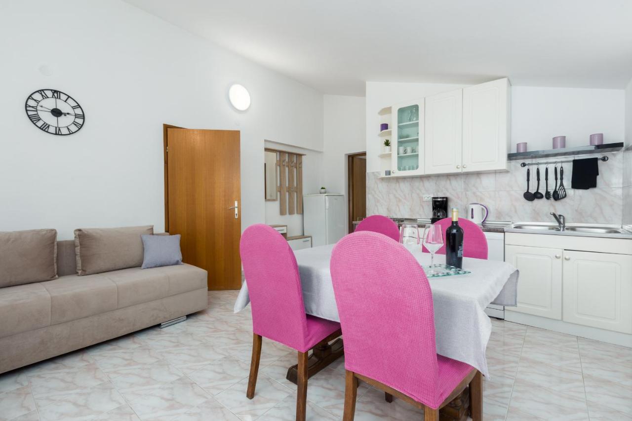 Apartments Emil Пула Екстериор снимка