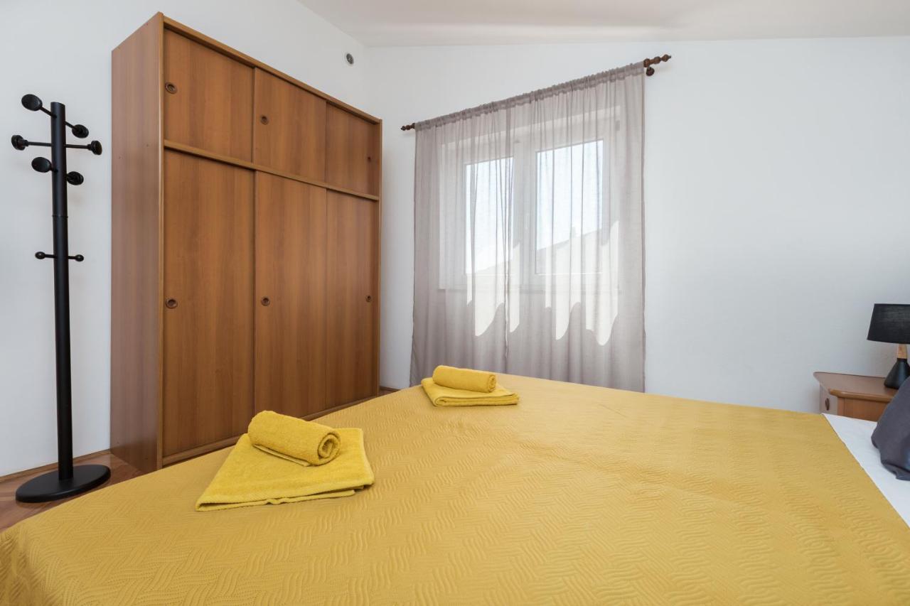 Apartments Emil Пула Екстериор снимка